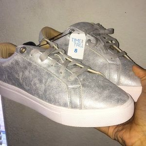 Metallic tennis shoes